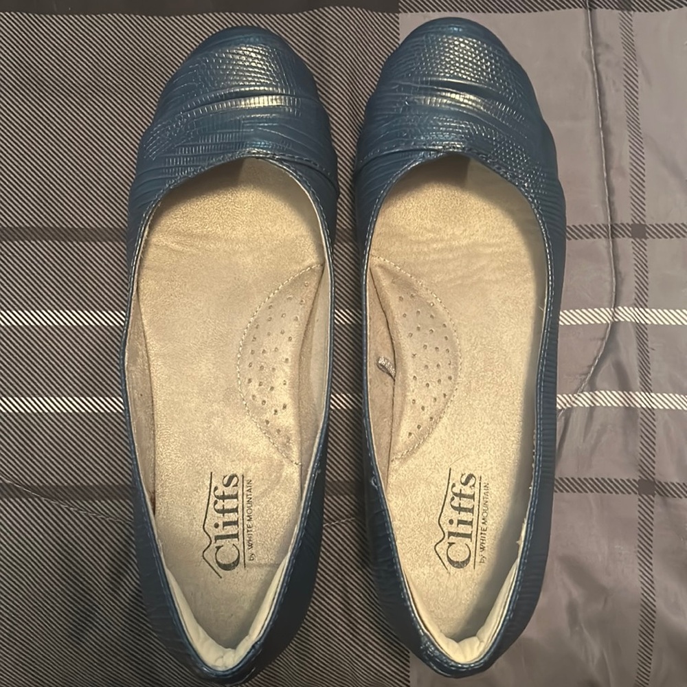 Cliffs By White Mountain Clara Ballet Flat
